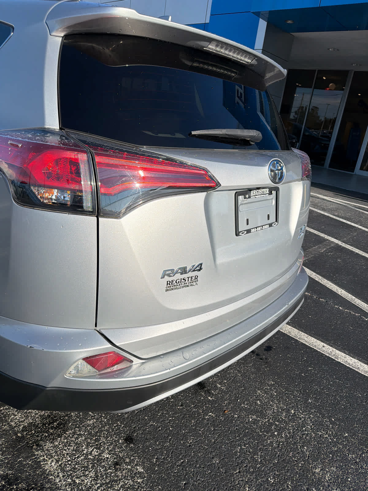 Used 2018 Toyota RAV4 XLE w/ Plus Extra Value Package AWD/4WD image 4