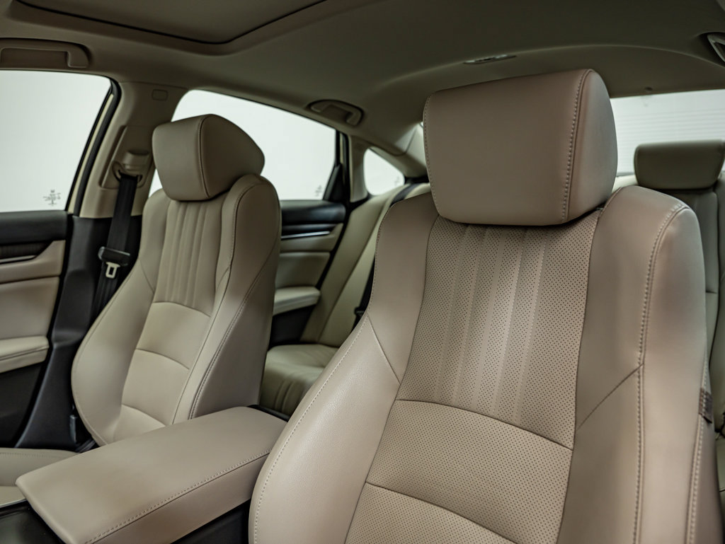 Used 2018 Honda Accord Touring image 32