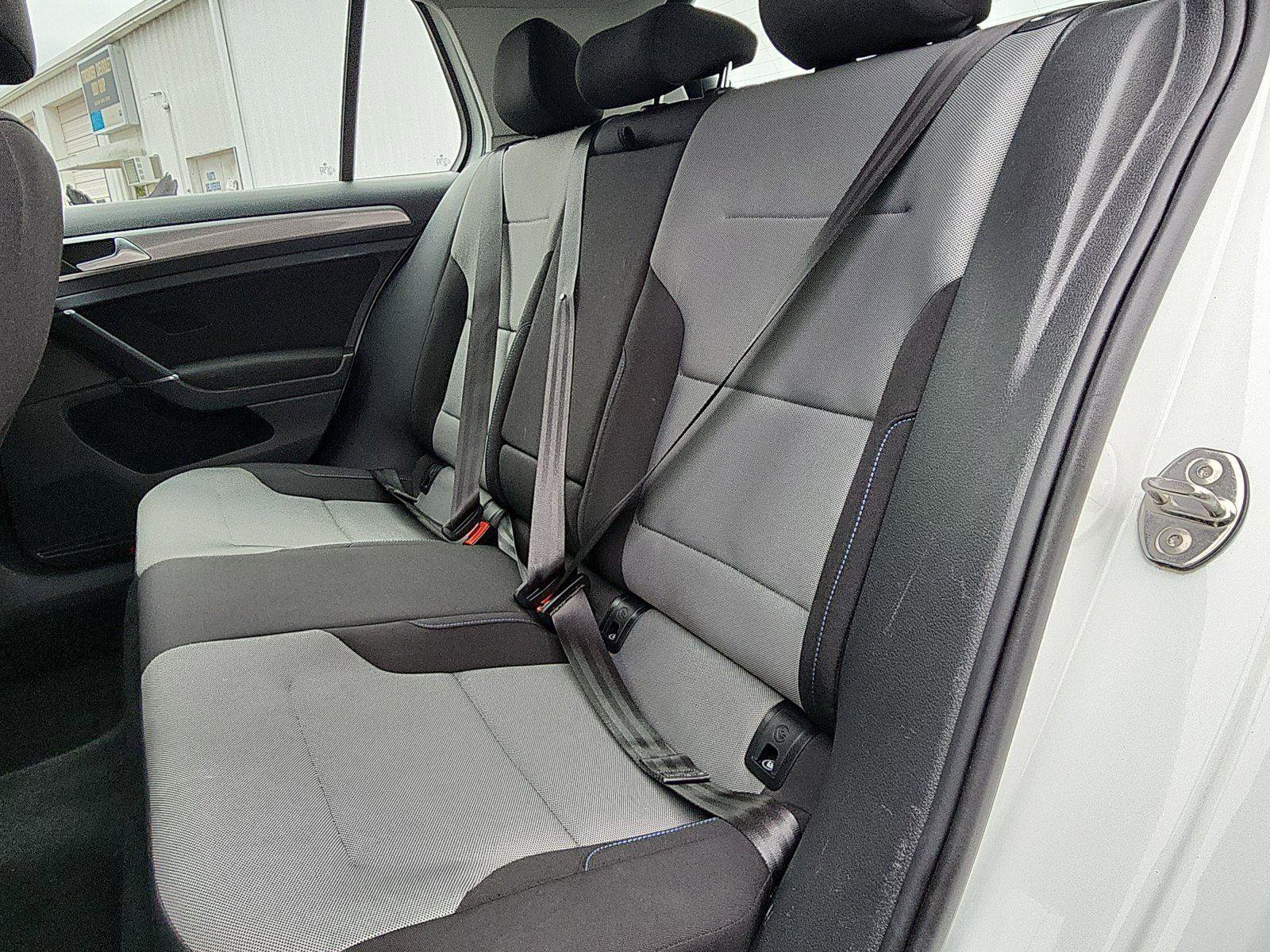 Used 2016 Volkswagen e-Golf SE w/ DC Fast Charging Package image 22