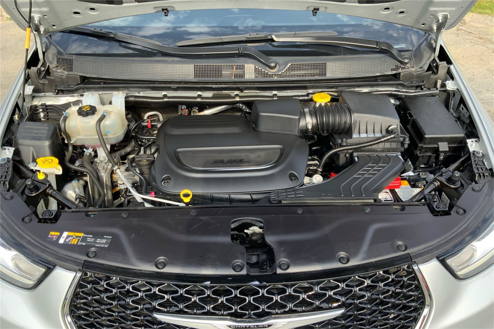 Used 2024 Chrysler Pacifica Touring-L FWD image 23