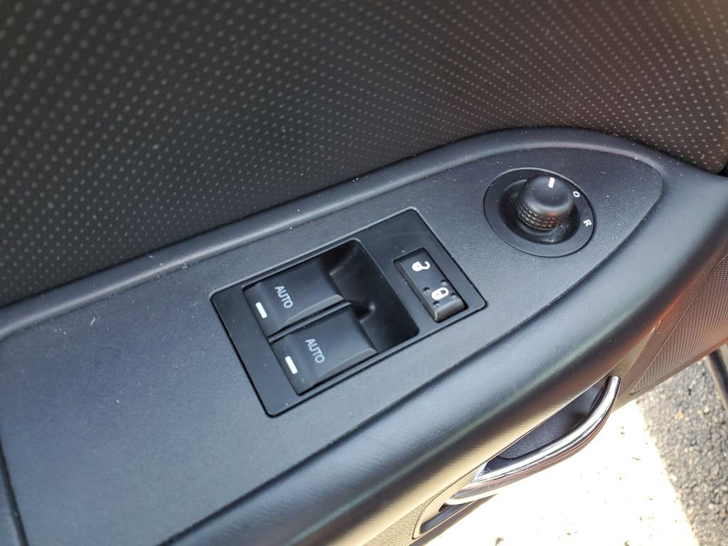 Used 2011 Dodge Challenger image 21