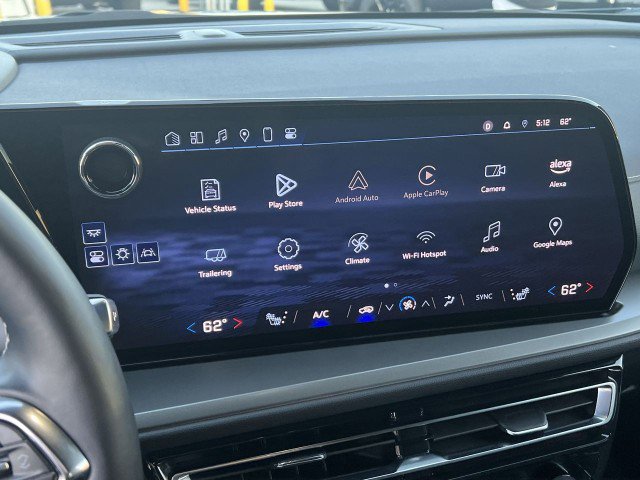 Used 2025 Chevrolet Traverse LT image 13