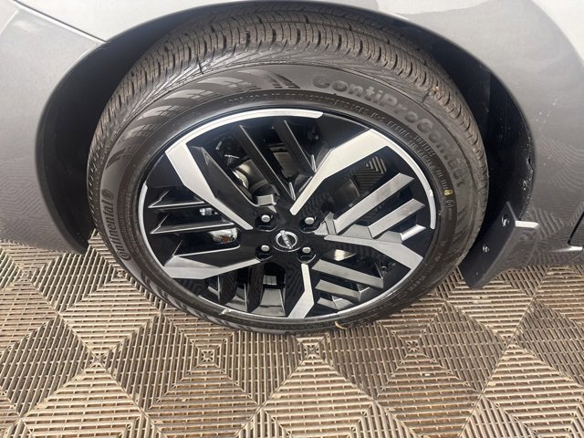 New 2025 Nissan Versa SR w/ Trunk Package image 25