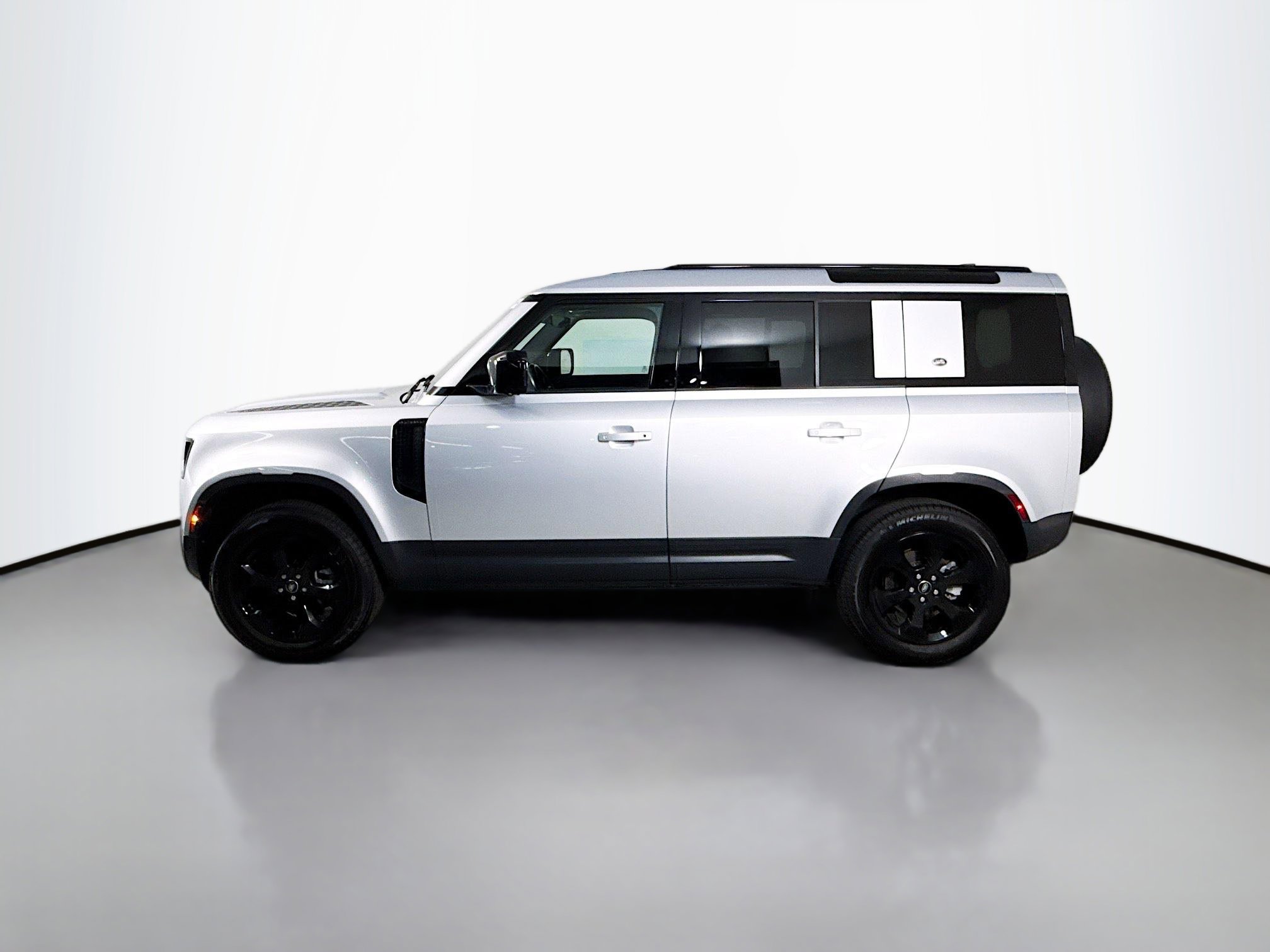 Used 2023 Land Rover Defender 110 S image 6
