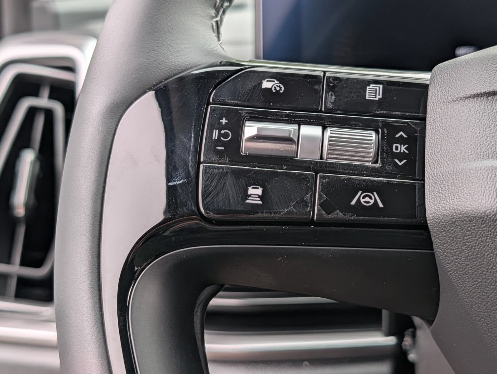 New 2026 Kia Sorento LX FWD image 31