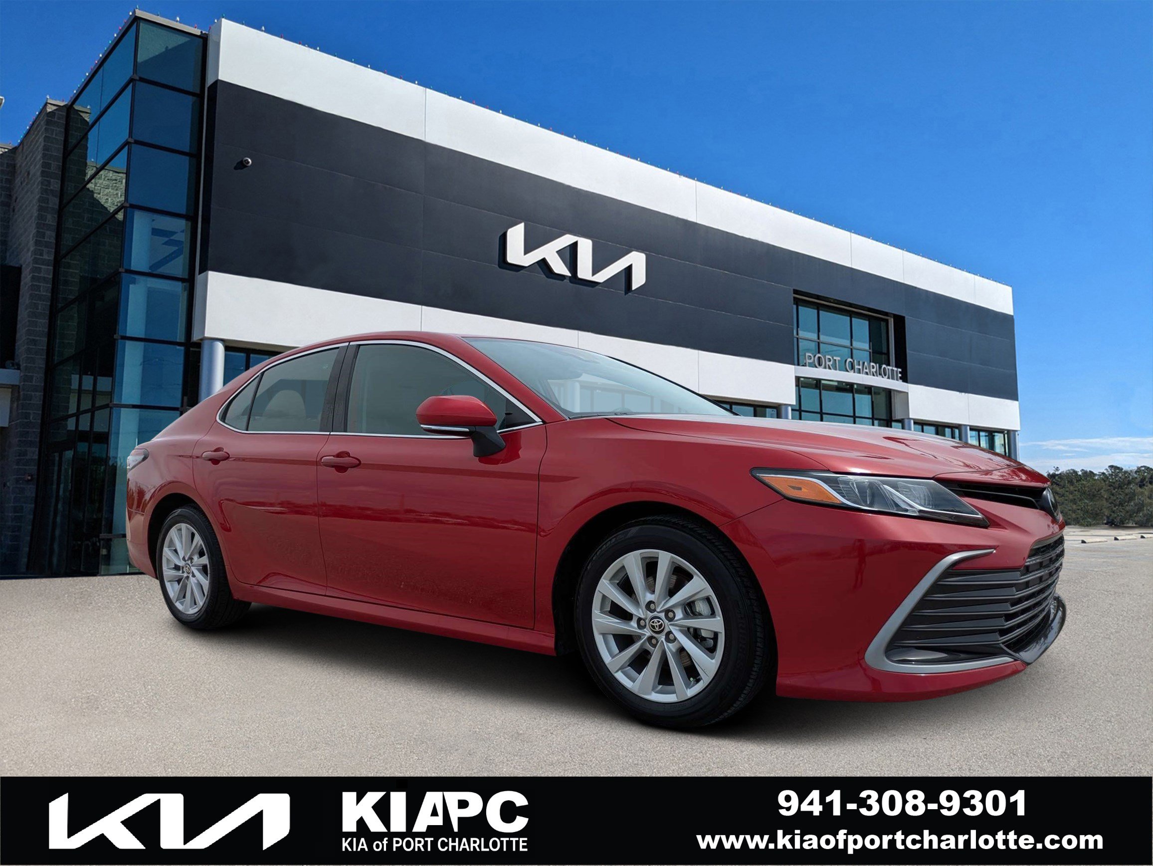 Used 2024 Toyota Camry LE w/ Convenience Package FWD image 1