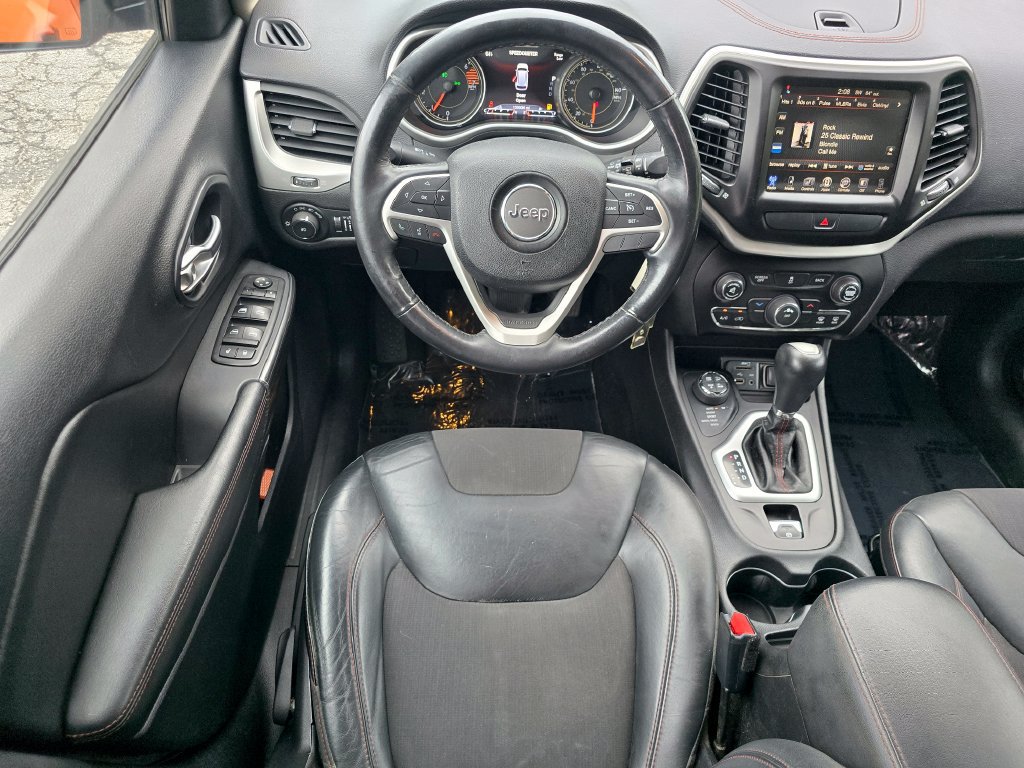 Used 2016 Jeep Cherokee Trailhawk w/ Cold Weather Group AWD/4WD image 29
