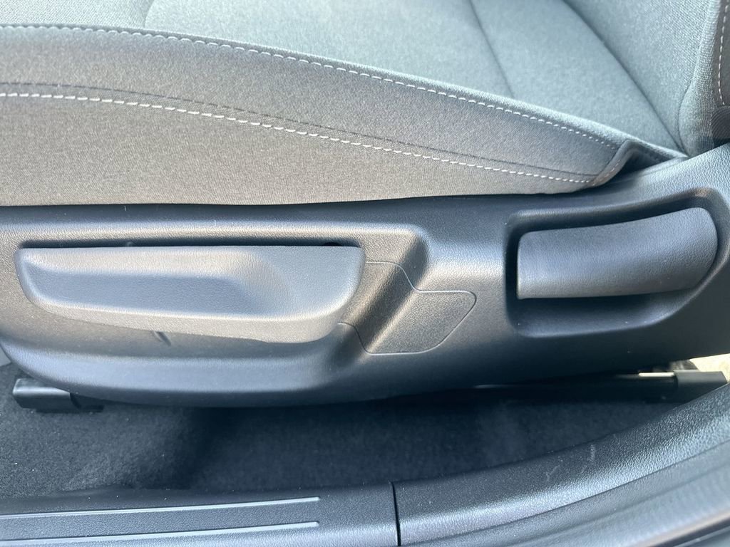 Used 2025 Kia K4 LX image 38