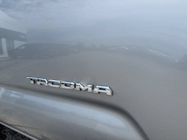 Used 2017 Toyota Tacoma SR5 w/ Tow Package AWD/4WD image 9
