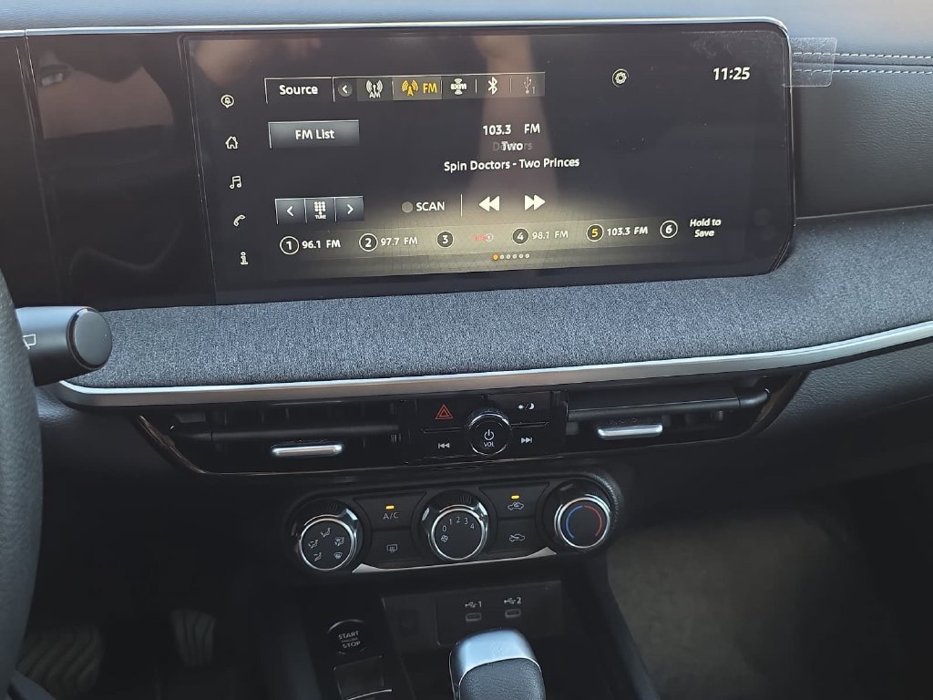 Used 2025 Nissan Kicks SV FWD image 19