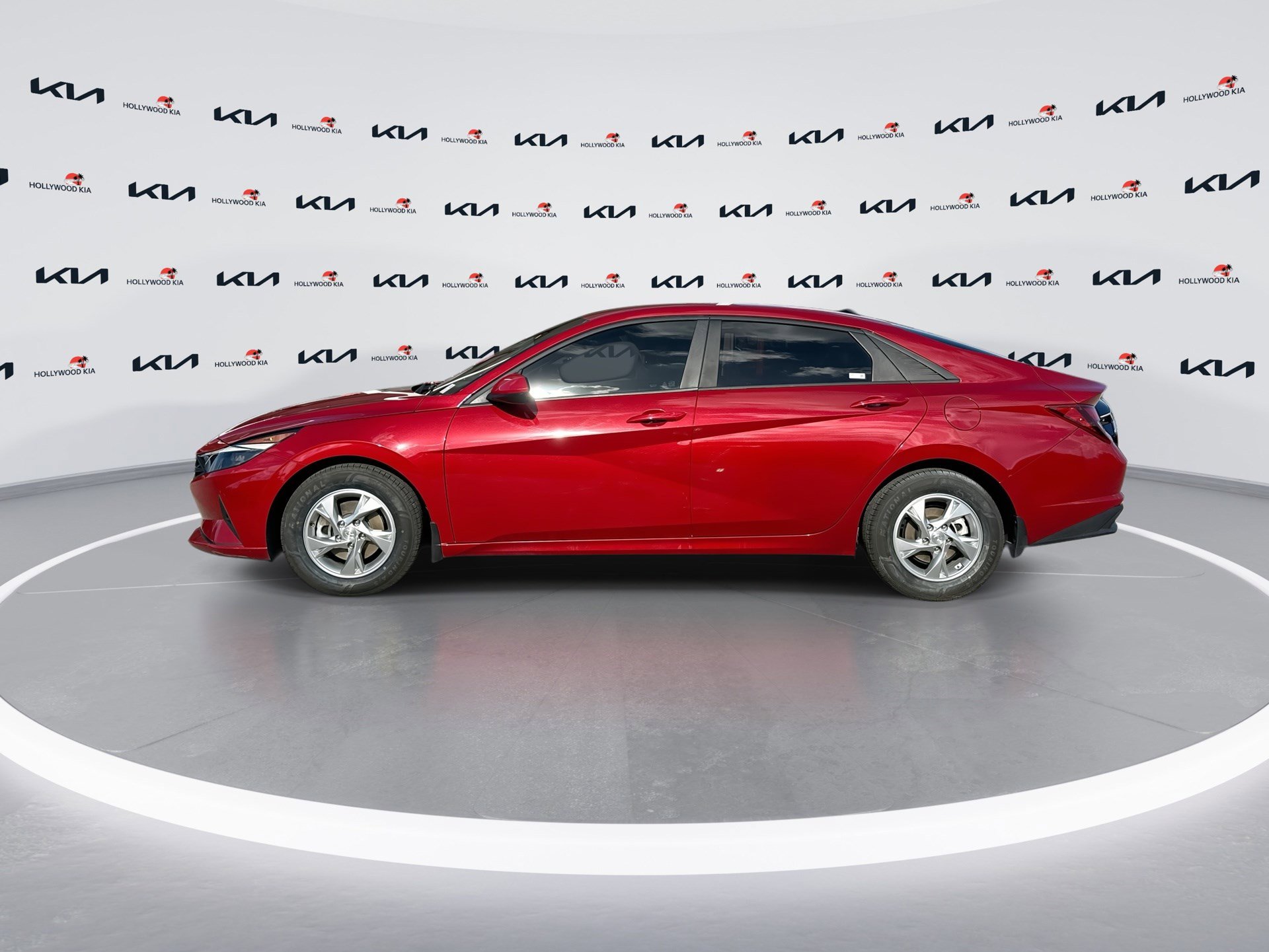 Used 2022 Hyundai Elantra SE FWD image 5