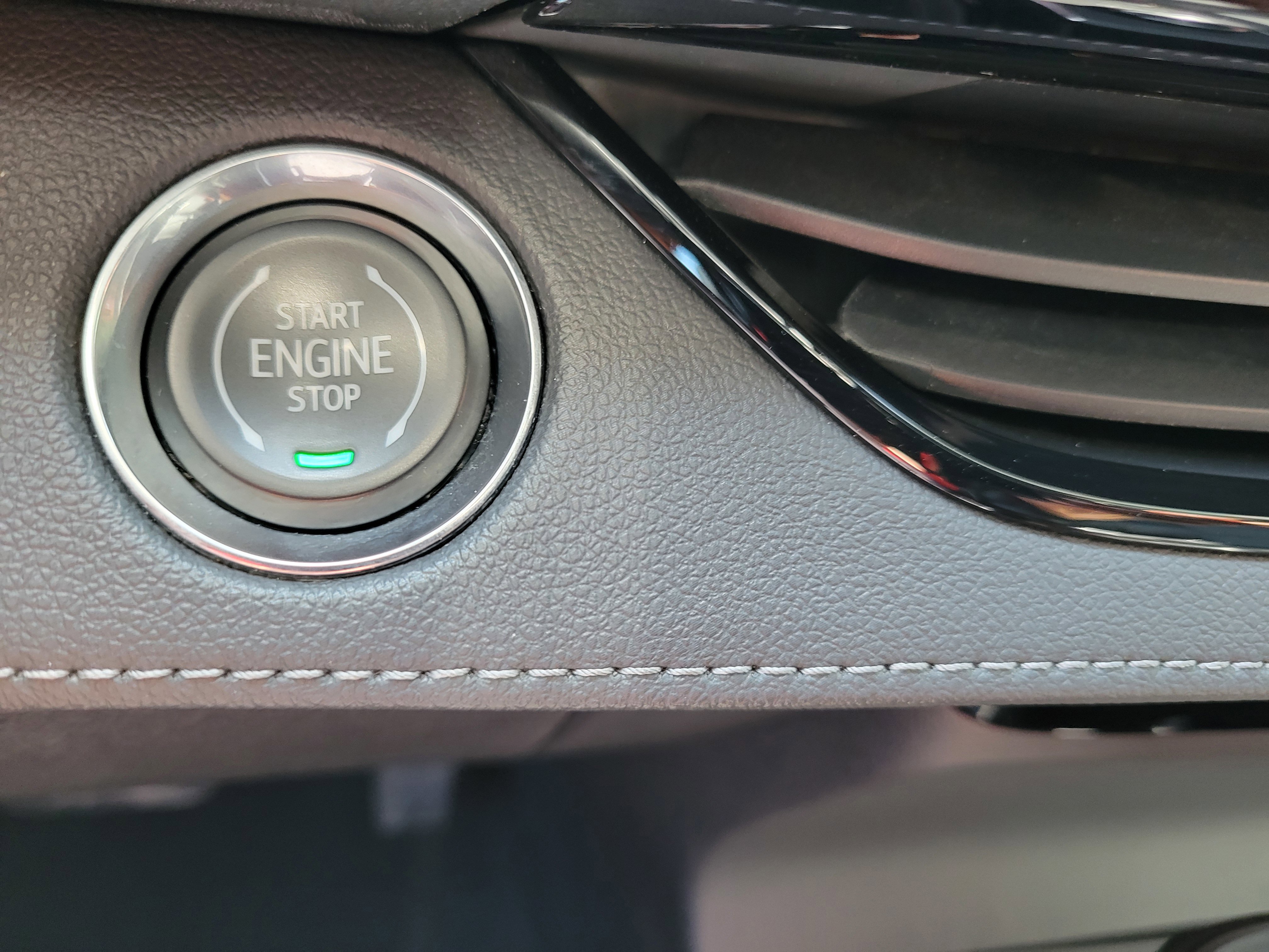 Certified 2025 Buick Enclave Preferred FWD image 18