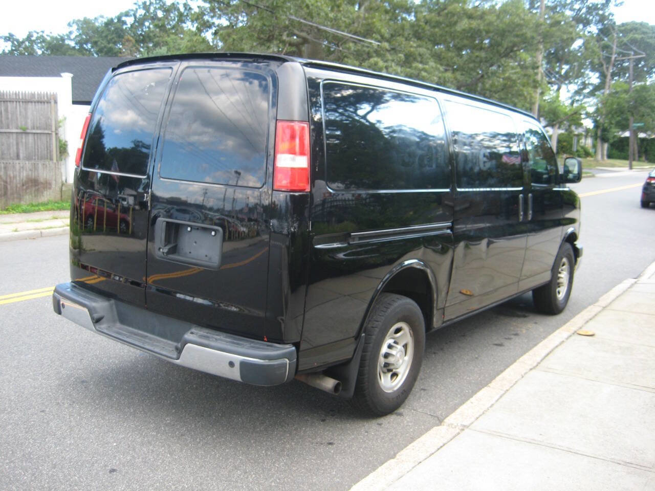 Used 2018 Chevrolet Express 2500 2500 3dr Cargo Van w/ Driver Convenience Package image 3