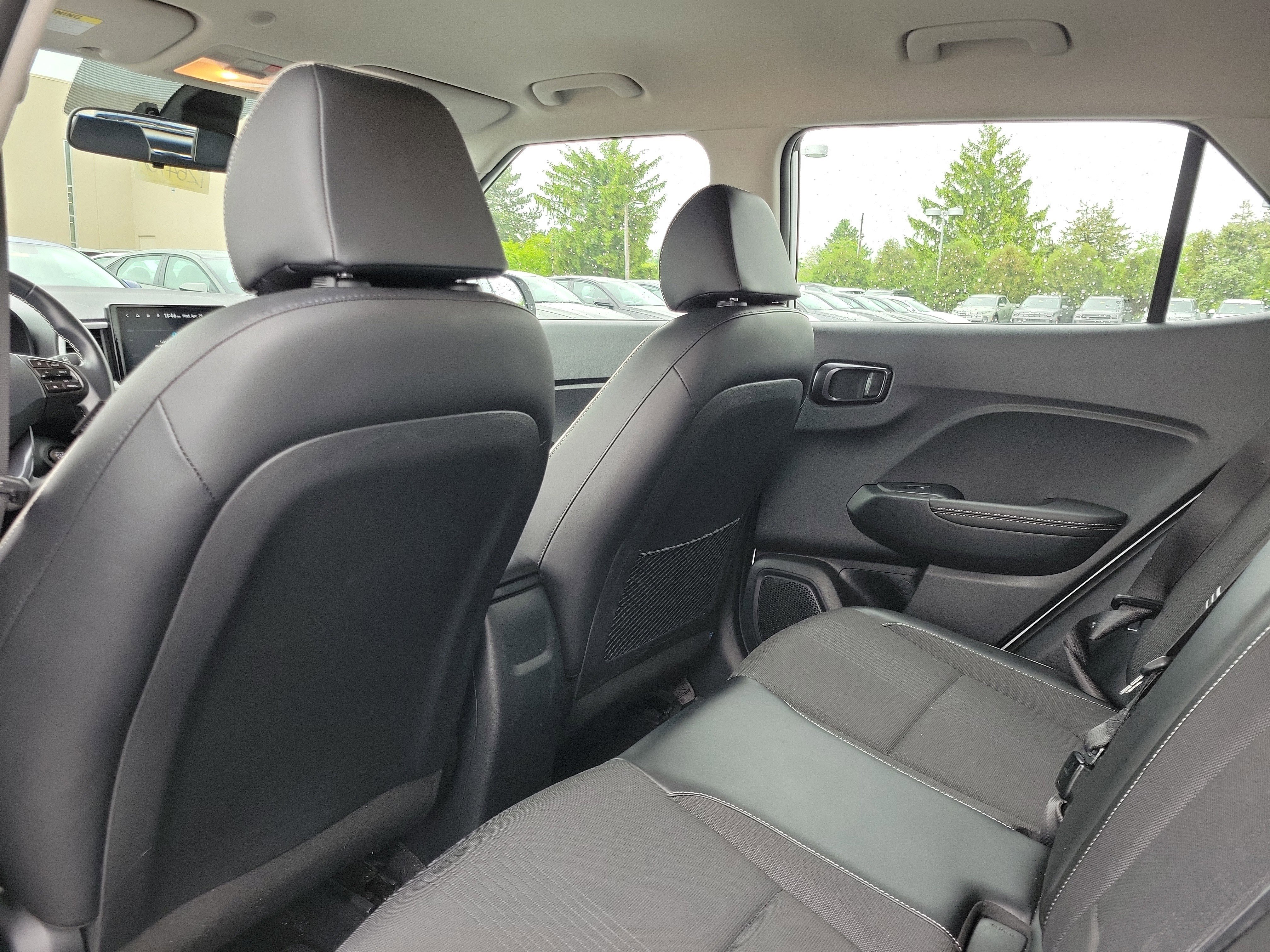 Used 2022 Hyundai Venue Limited FWD image 19