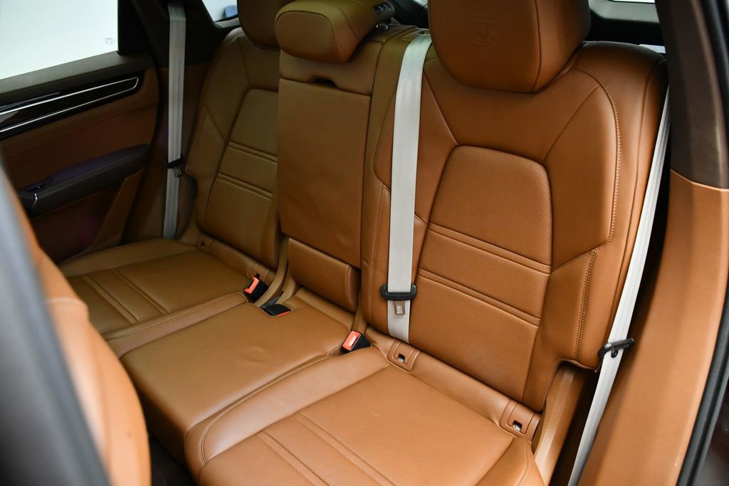 Used 2023 Porsche Cayenne Platinum Edition image 46