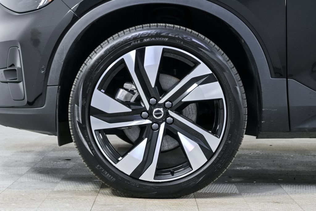 Certified 2023 Volvo XC40 B4 Plus w/ Driver Assist Package image 40