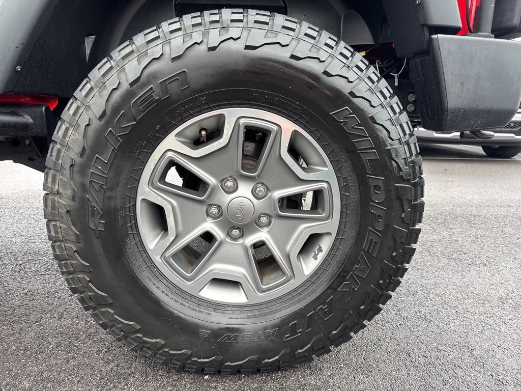 Used 2016 Jeep Wrangler Unlimited Rubicon w/ Connectivity Group image 26