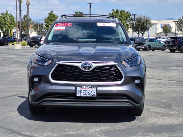 Used 2023 Toyota Highlander XLE image 2