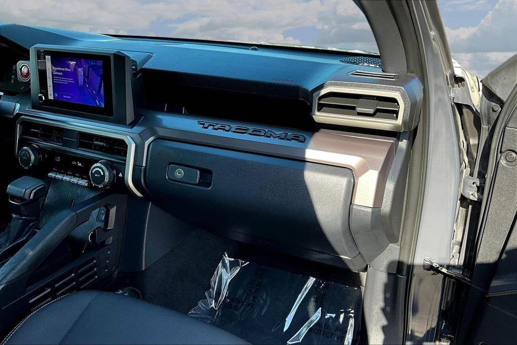 Used 2025 Toyota Tacoma TRD Off-Road AWD/4WD image 29