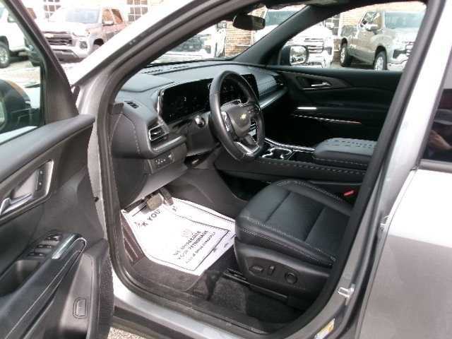 Used 2025 Chevrolet Traverse LT image 18