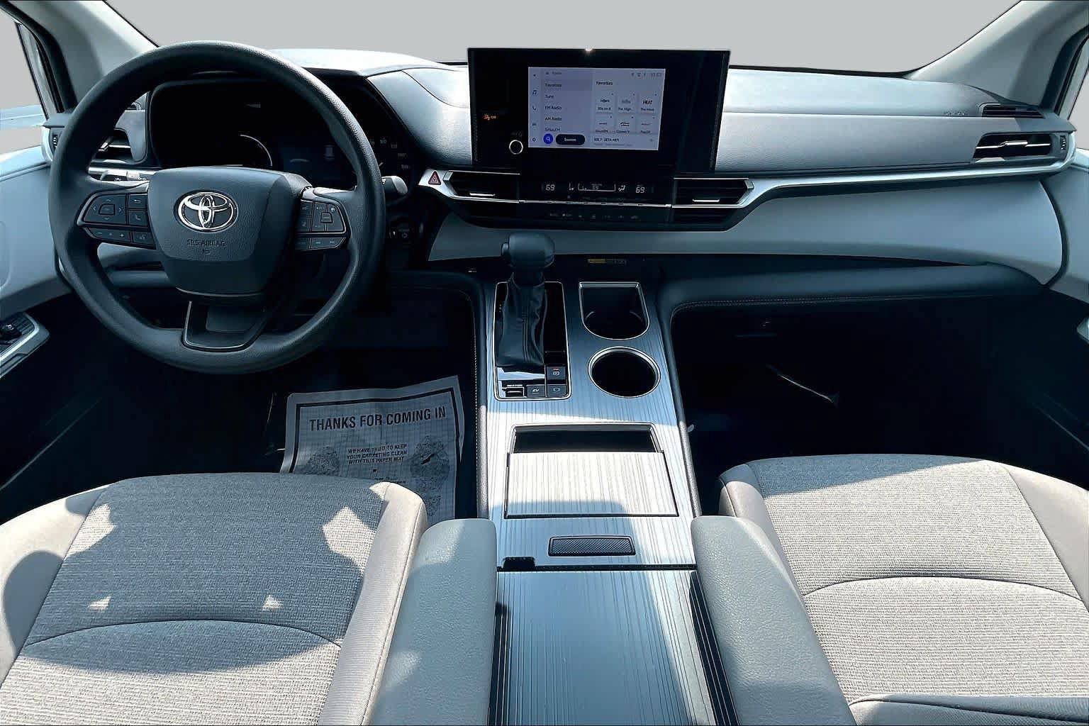 Used 2026 Toyota Sienna LE FWD image 15