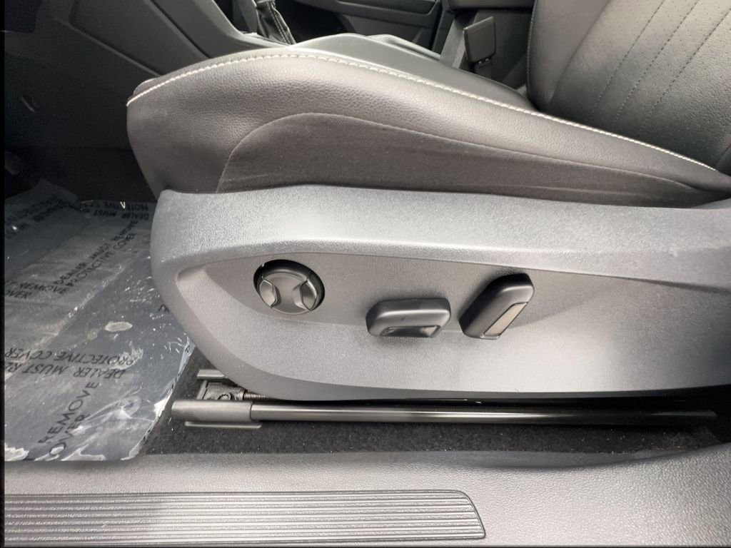 Used 2022 Volkswagen Tiguan SE w/ Panoramic Sunroof Package FWD image 23