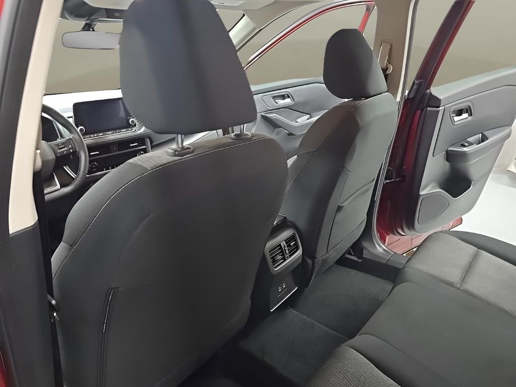 Used 2025 Nissan Rogue SV image 14