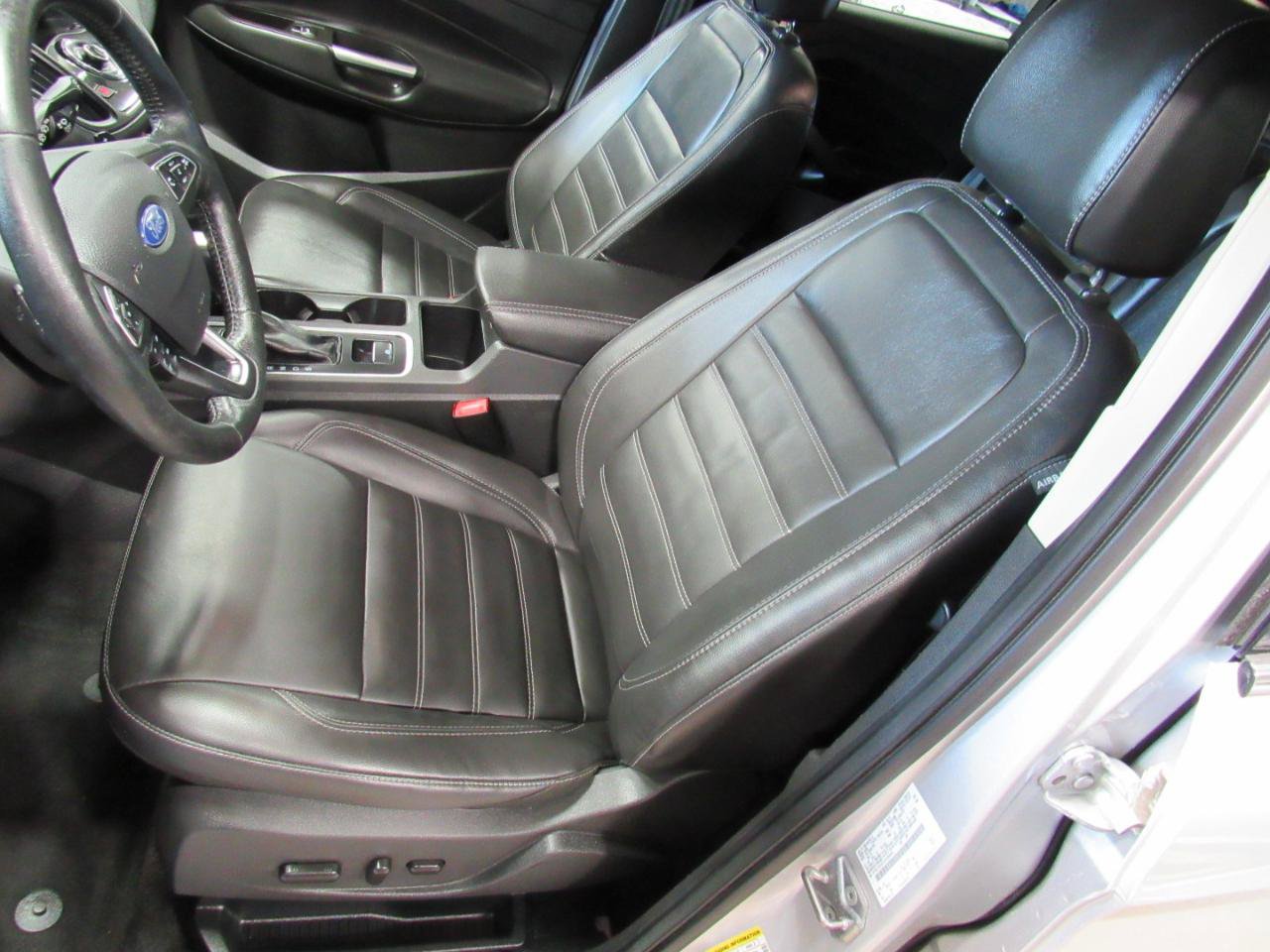 Used 2017 Ford Escape Titanium w/ Equipment Group 301A AWD/4WD image 15
