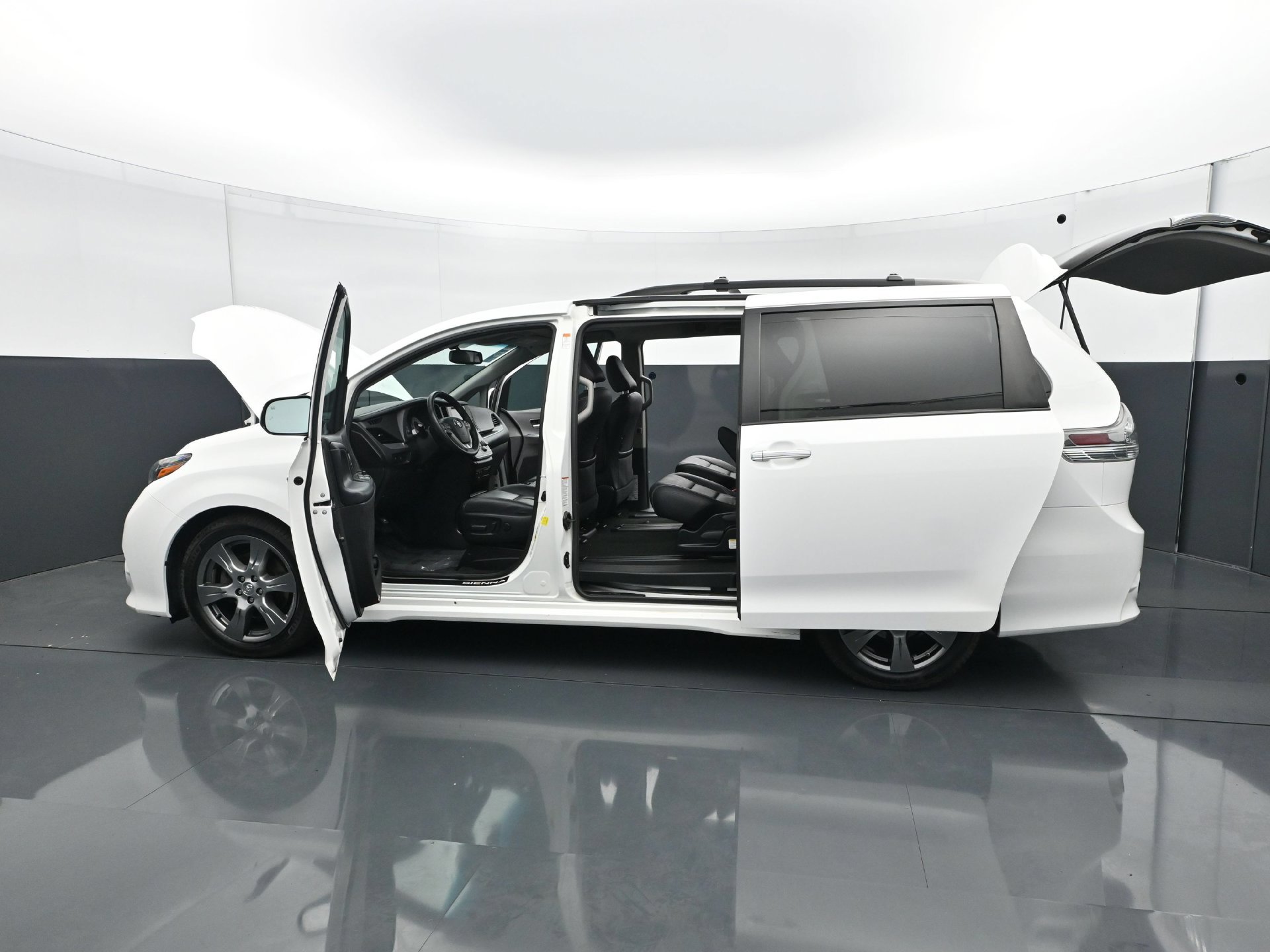 Used 2017 Toyota Sienna SE w/ SE Preferred Package FWD image 33