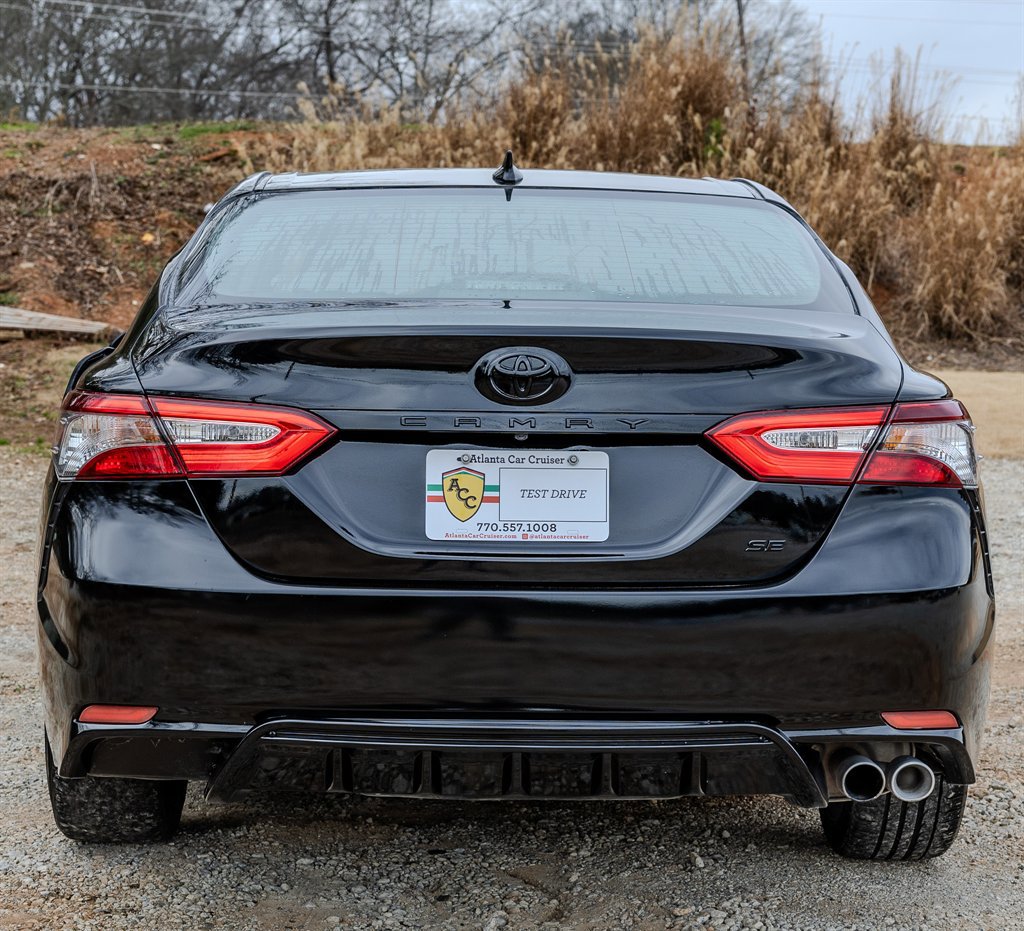 Used 2021 Toyota Camry SE image 3