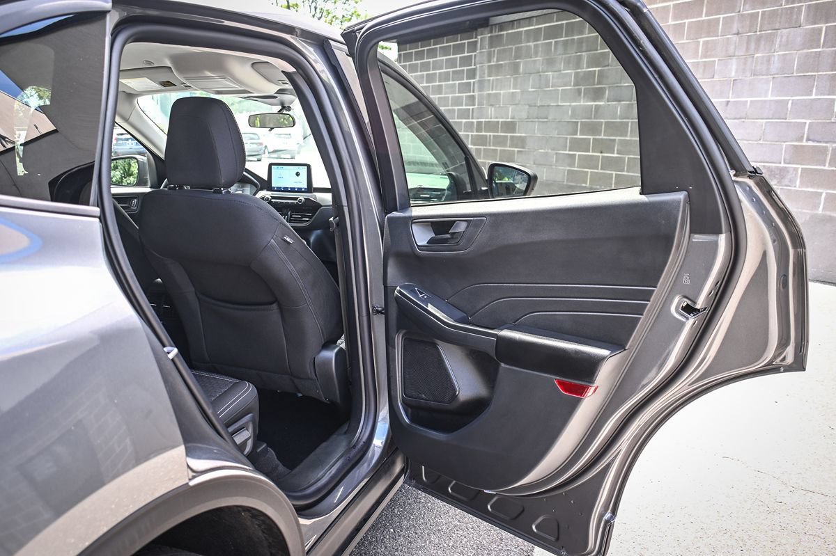 Used 2025 Ford Escape Active w/ Cold Weather Package AWD/4WD image 14