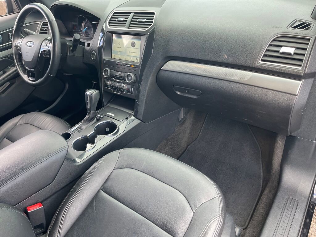 Used 2018 Ford Explorer XLT w/ Equipment Group 202A image 25