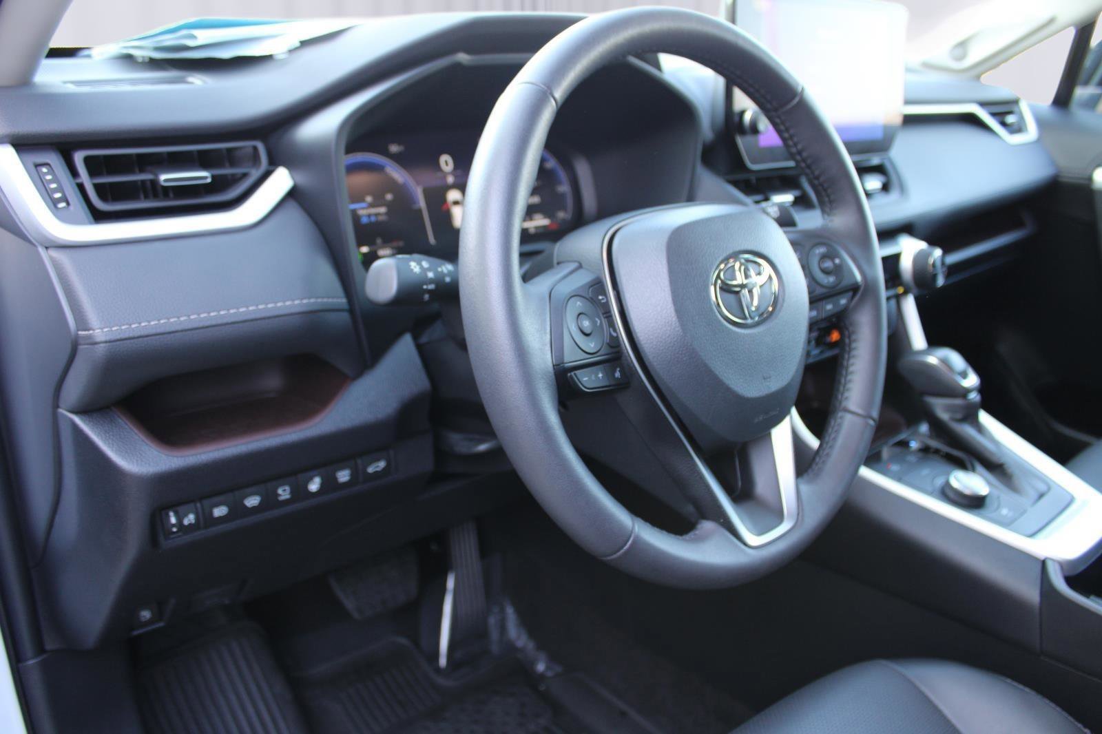 Used 2024 Toyota RAV4 Limited image 13