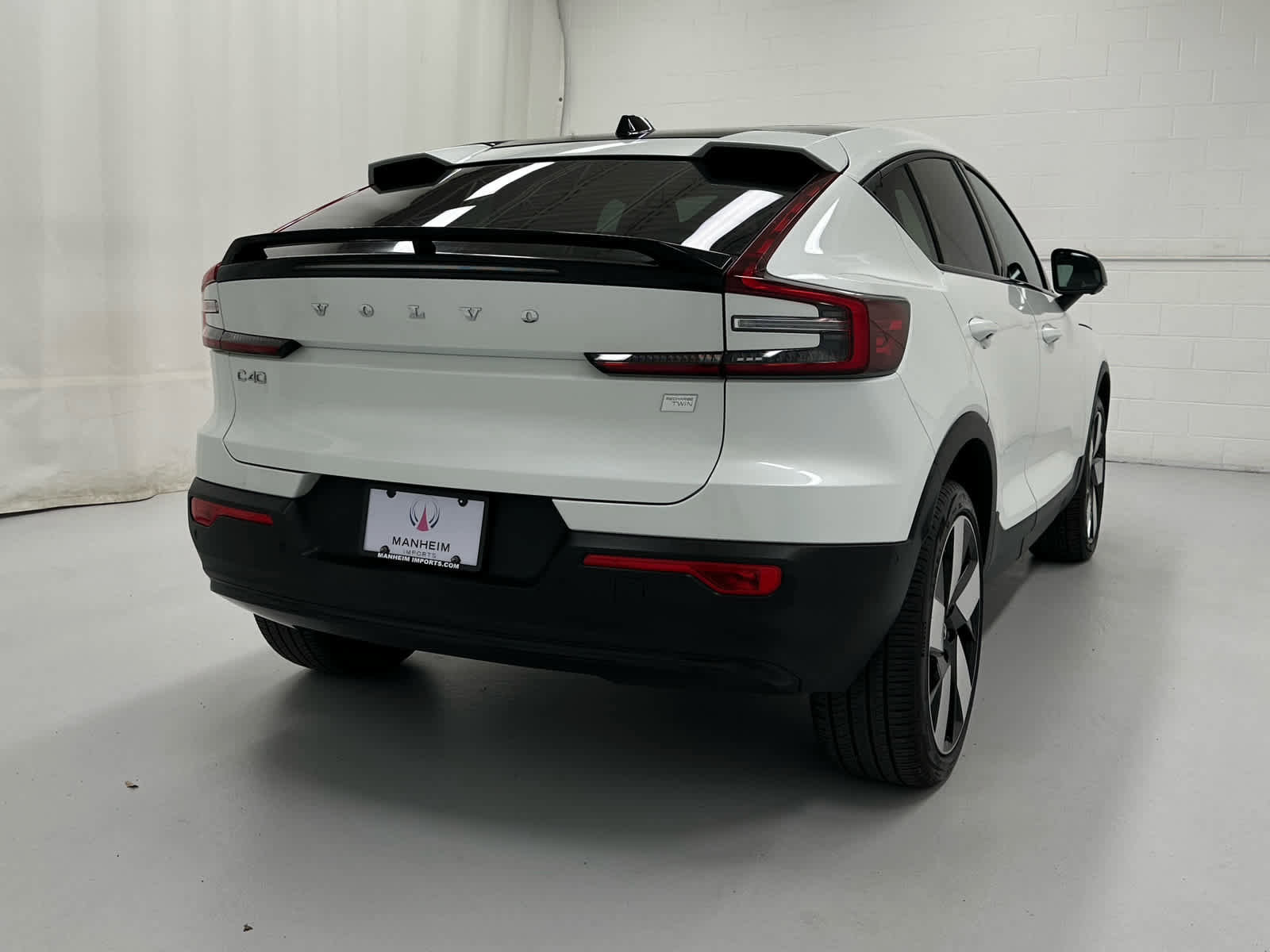 Used 2023 Volvo C40 P8 Recharge Ultimate w/ Protection Package Premier AWD/4WD image 5