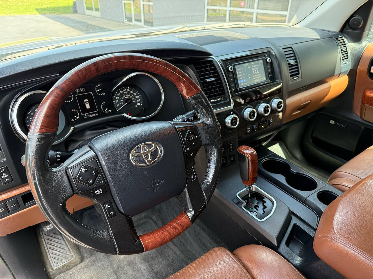 Used 2018 Toyota Sequoia Platinum w/ Preferred Accessory Package AWD/4WD image 13