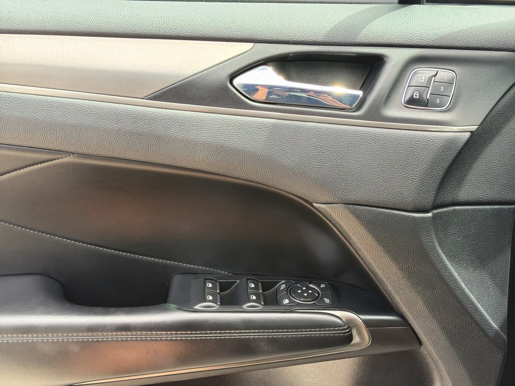 Used 2017 Lincoln MKC Select w/ Select Plus Package AWD/4WD image 29