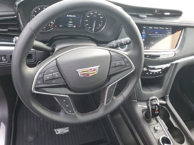 Used 2025 Cadillac XT5 Premium Luxury w/ LPO, Floor Liner Package AWD/4WD image 16