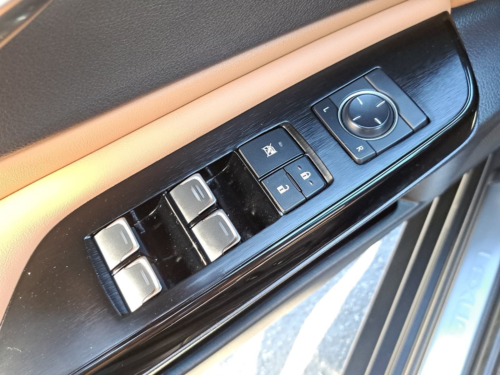 Used 2024 Lexus ES 350 w/ Accessory Package (Z1) FWD image 29