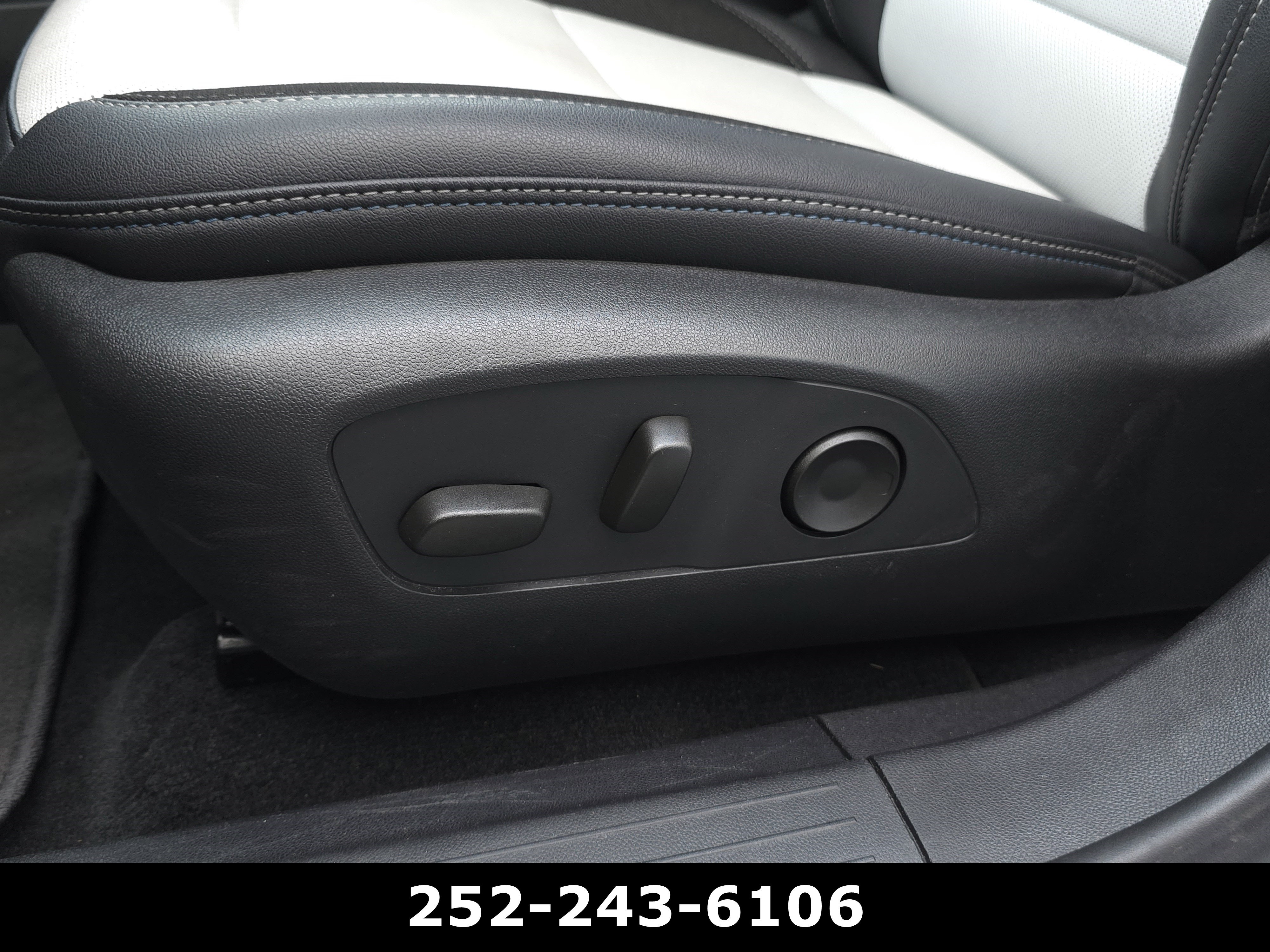 Used 2025 Chevrolet Equinox EV LT FWD image 11