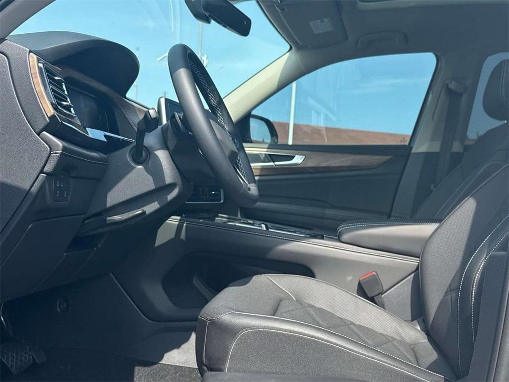 New 2025 Volkswagen Atlas SE image 8