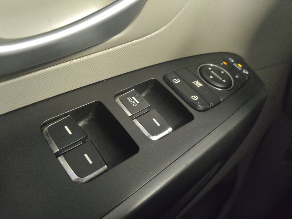 Used 2017 Kia Sedona LX w/ LX Essentials Premium Package FWD image 27