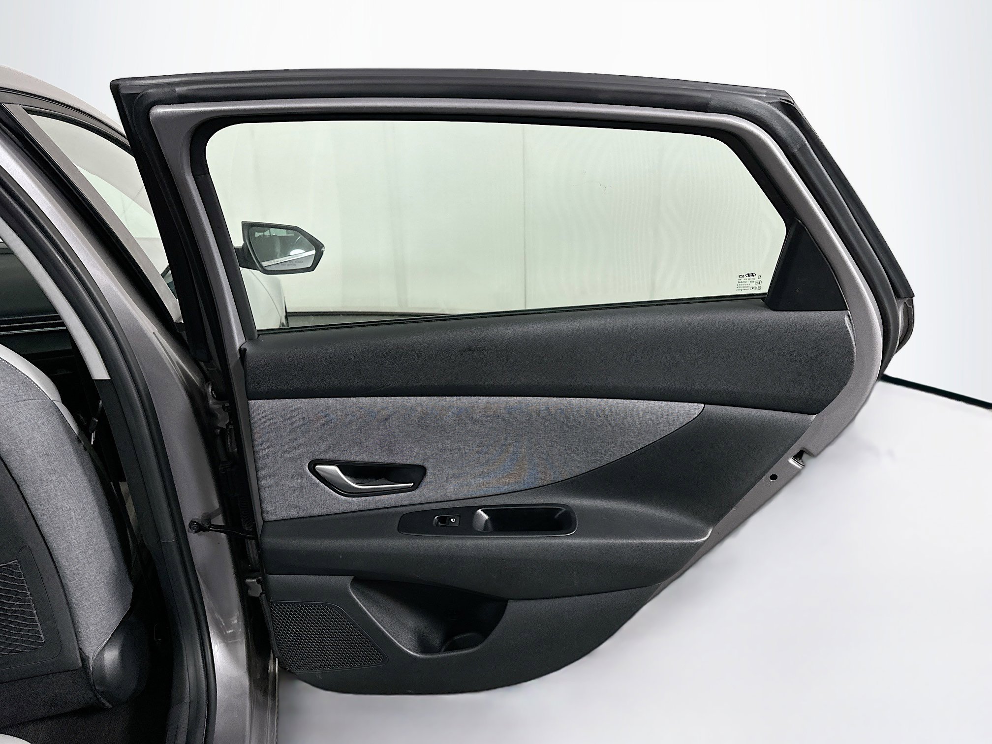 Used 2025 Hyundai Elantra Limited image 30