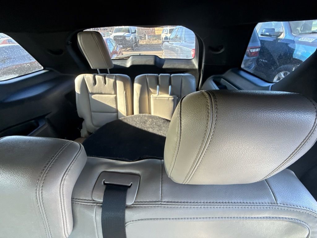 Used 2017 Ford Explorer FWD image 2