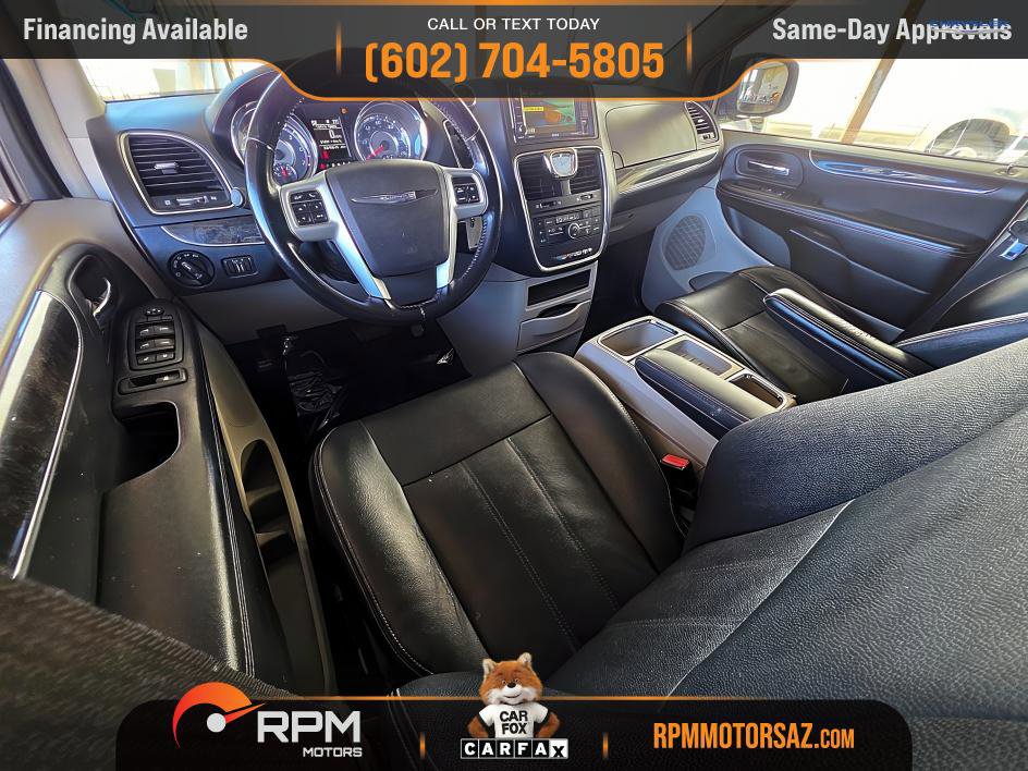 Used 2015 Chrysler Town & Country Touring image 13