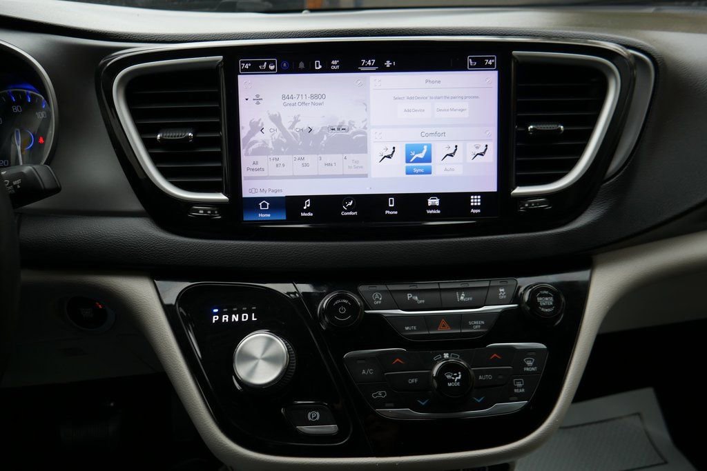 Used 2022 Chrysler Pacifica Touring-L image 15