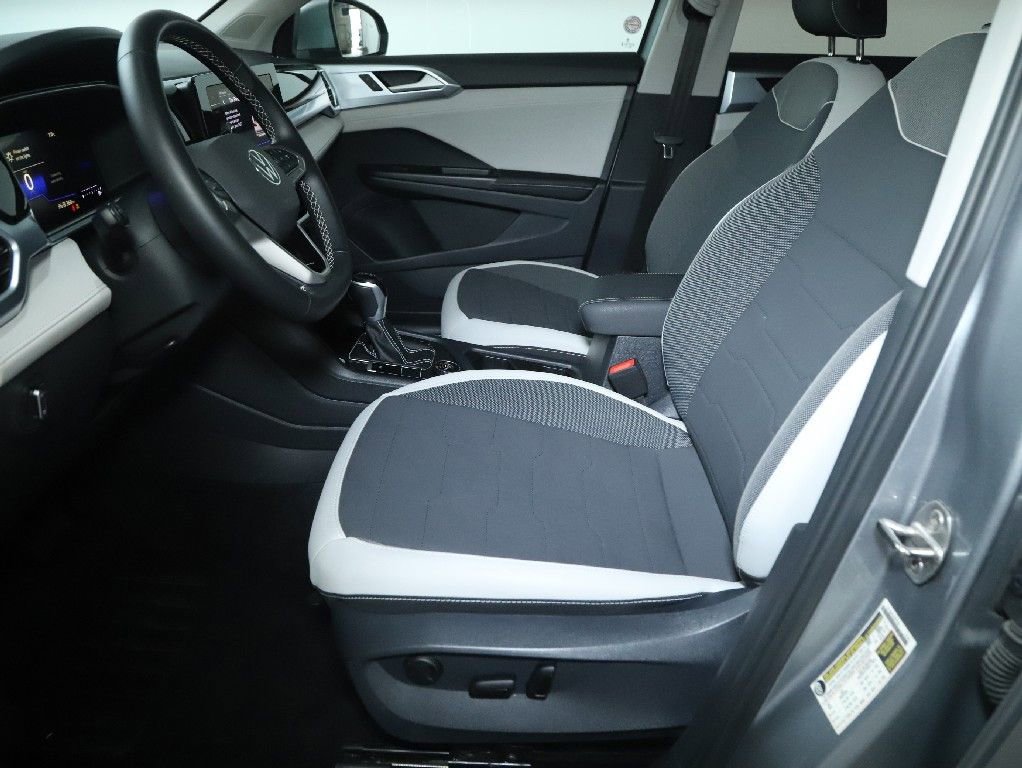 Used 2025 Volkswagen Taos SE AWD/4WD image 18