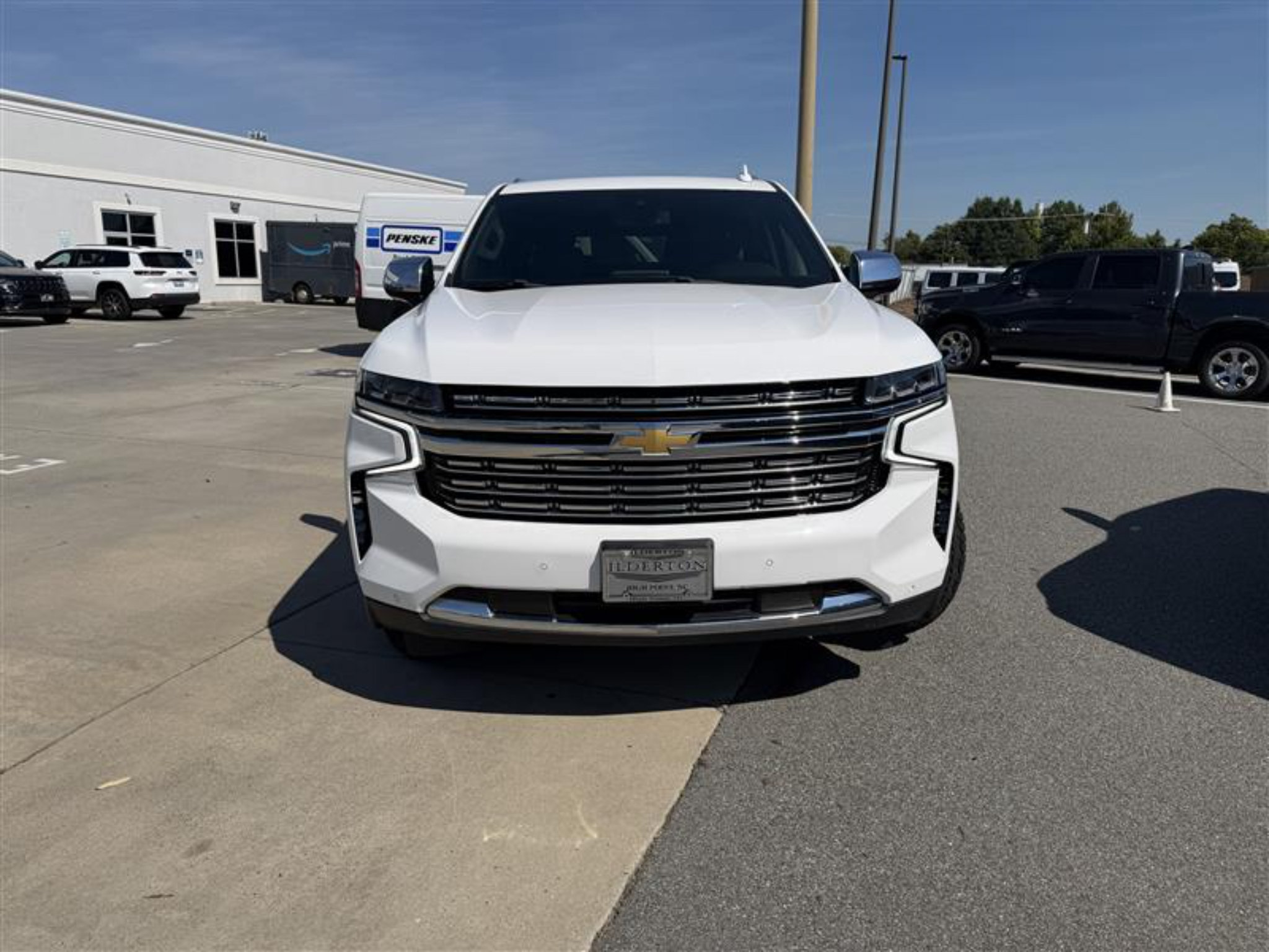Used 2023 Chevrolet Suburban Premier AWD/4WD image 8