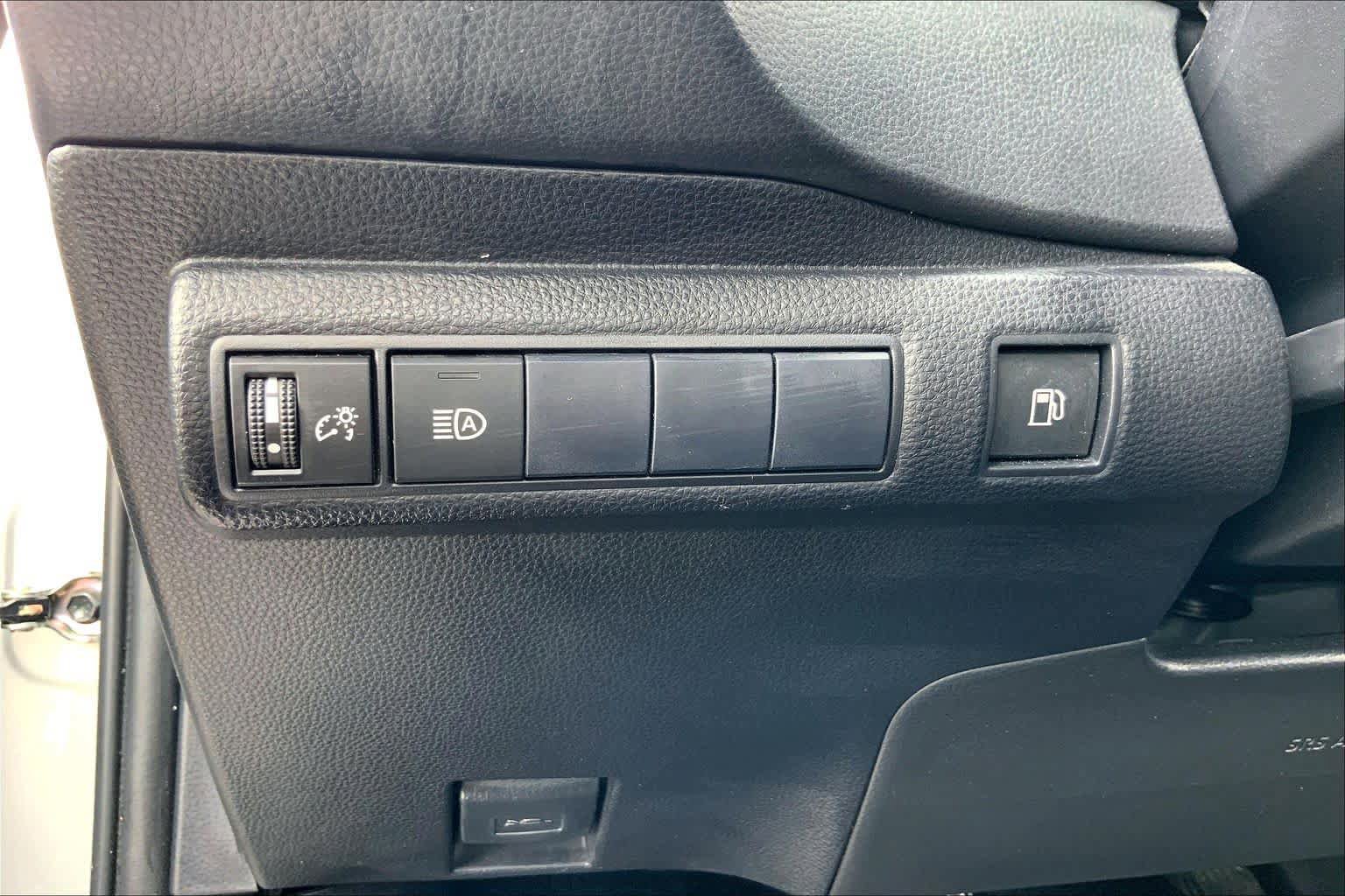 Used 2021 Toyota Corolla LE FWD image 33