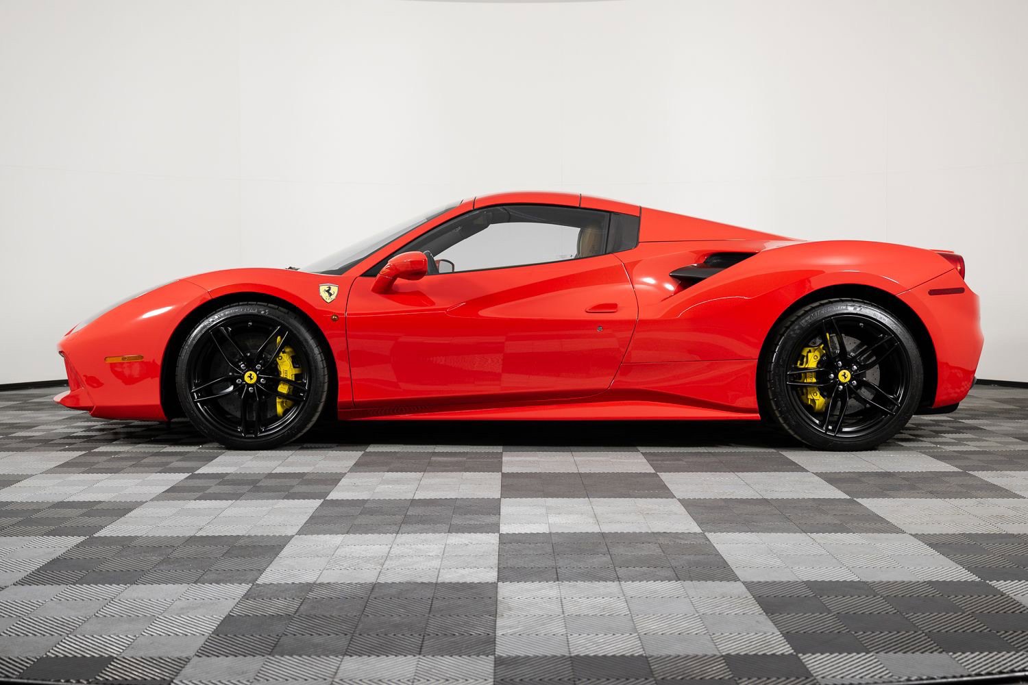 Used 2017 Ferrari 488 Spider RWD image 4