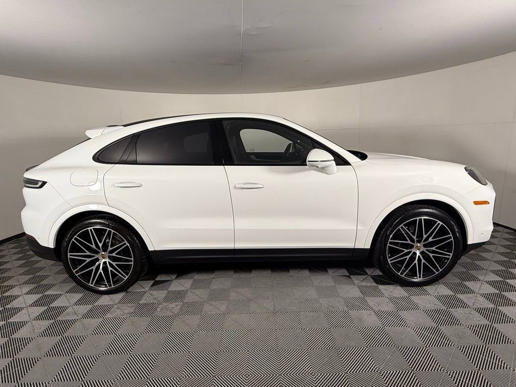 Certified 2025 Porsche Cayenne Coupe image 8